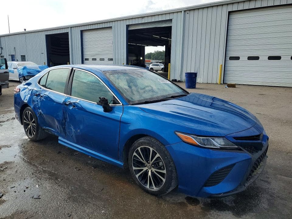 2020 TOYOTA CAMRY SE 4