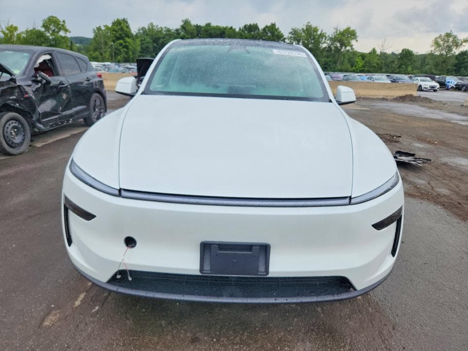 2026 TESLA MODEL Y 5