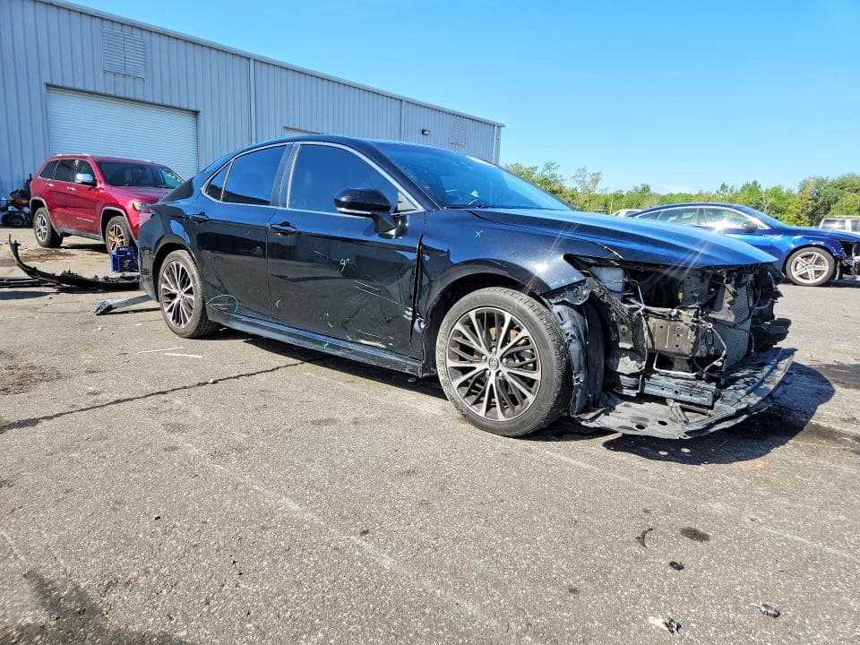 2018 TOYOTA CAMRY SE 4