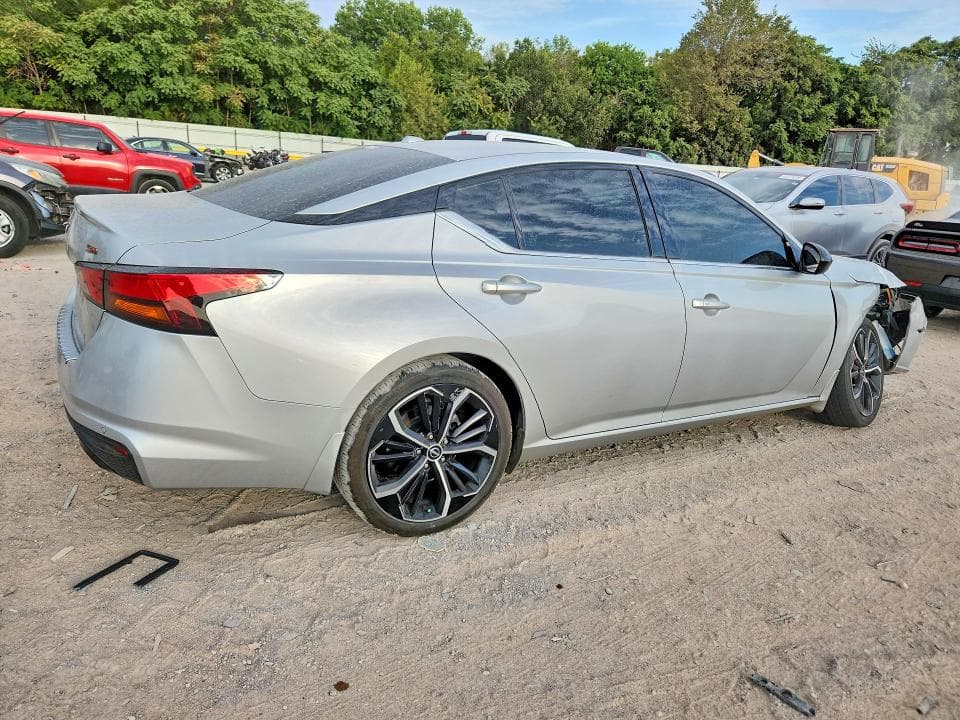 2023 NISSAN ALTIMA SR 3