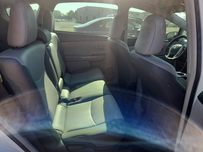 2017 TOYOTA PRIUS V FOUR 10