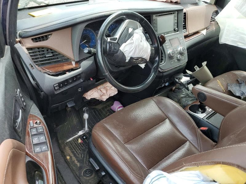 2018 TOYOTA SIENNA LIMITED PREMIUM 7-PASSENGER 8