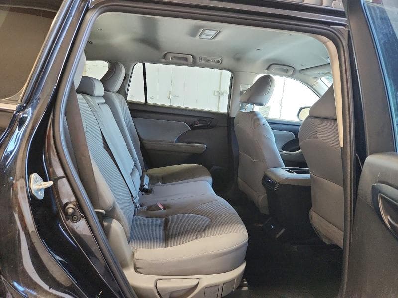 2022 TOYOTA HIGHLANDER LE 11