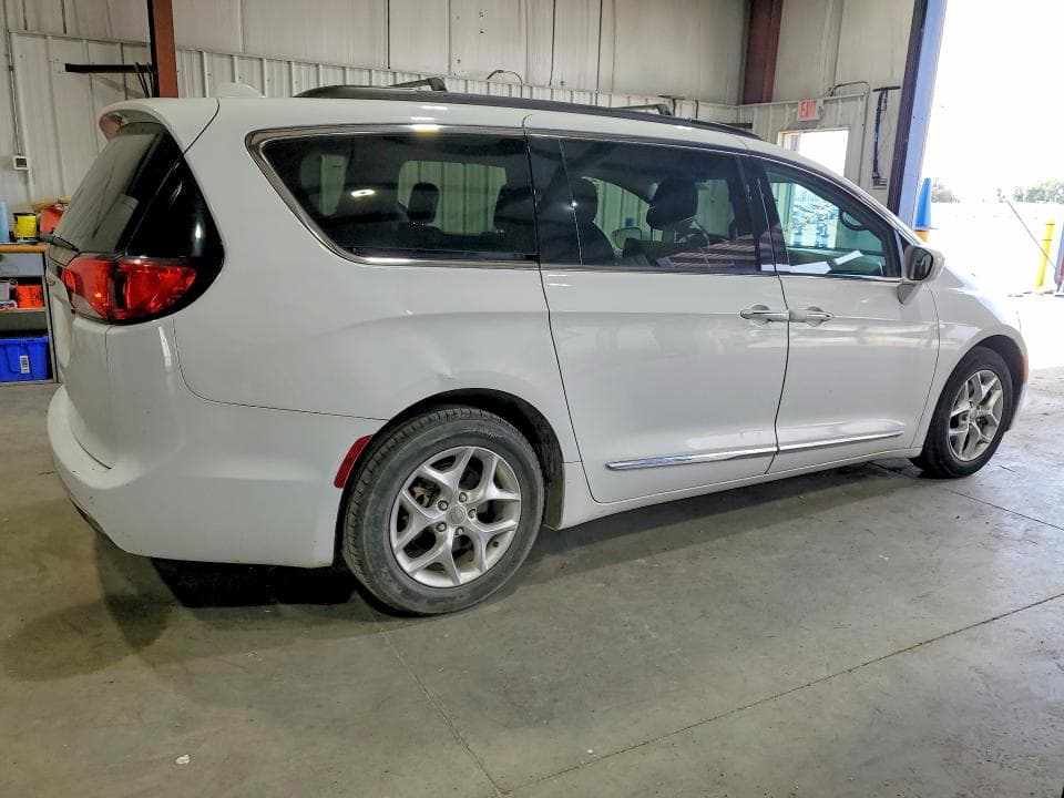 2017 CHRYSLER PACIFICA TOURING L 3