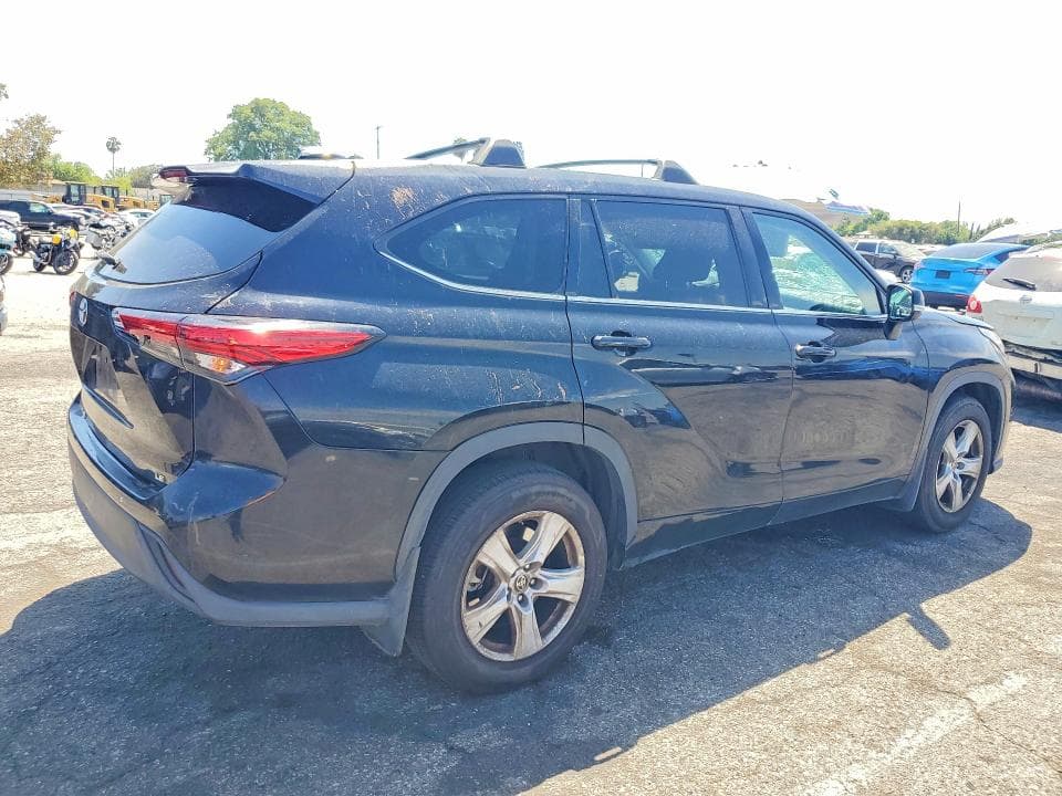 2021 TOYOTA HIGHLANDER LE 3