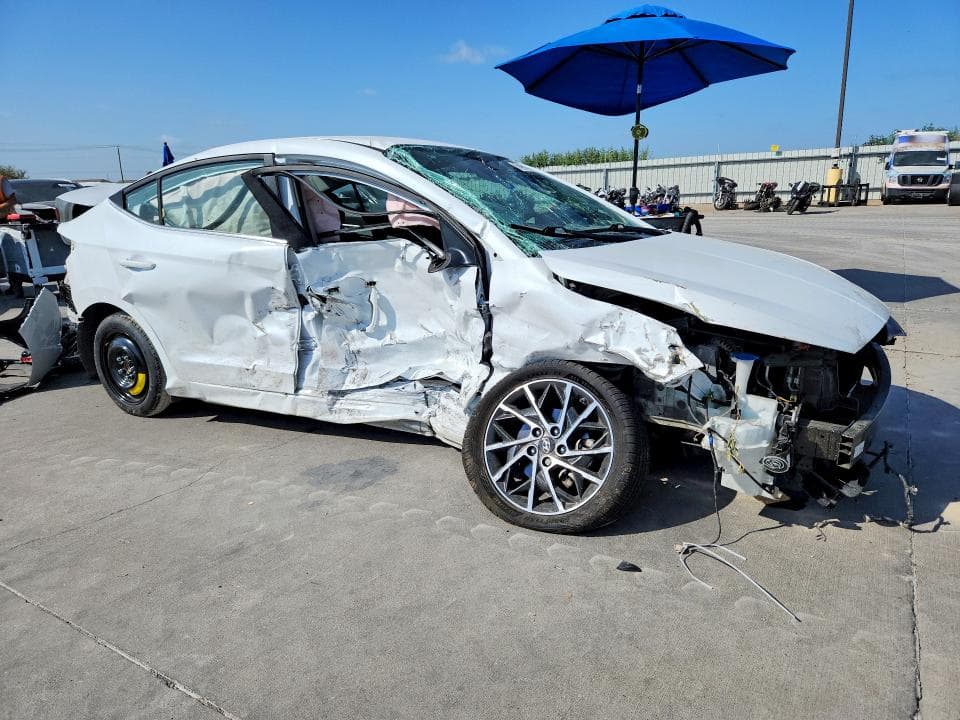 2019 HYUNDAI ELANTRA LIMITED 4