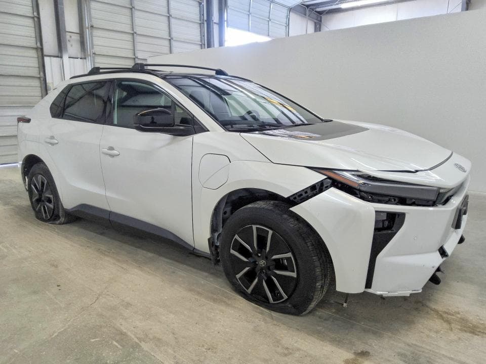 2026 TOYOTA BZ XLE PLUS 4