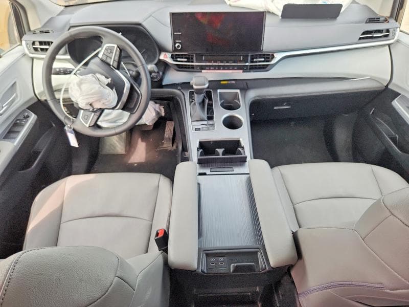 2026 TOYOTA SIENNA XLE 8-PASSENGER 8