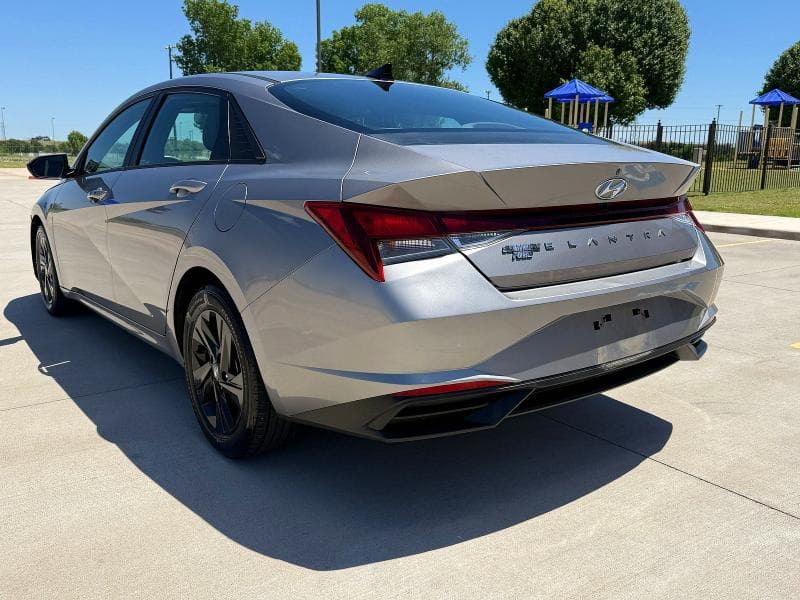 2021 HYUNDAI ELANTRA SEL 3
