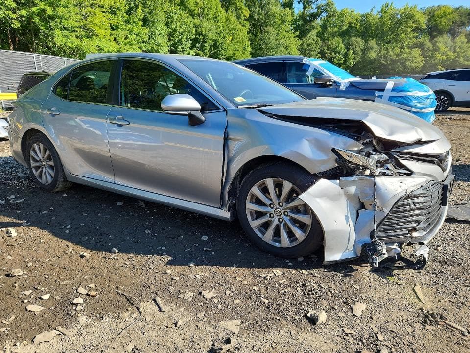2020 TOYOTA CAMRY LE 4