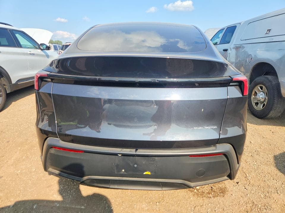 2026 TESLA MODEL Y 6