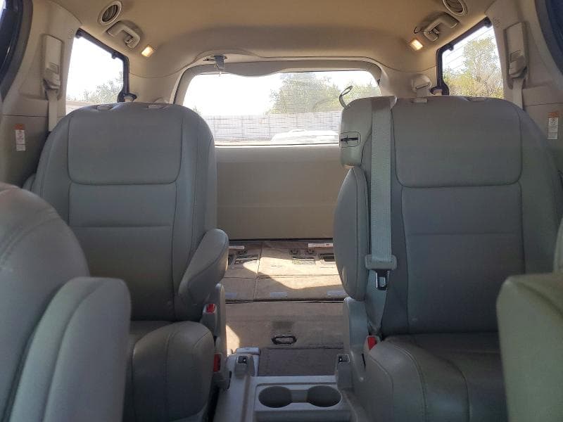 2017 TOYOTA SIENNA XLE 8-PASSENGER 10