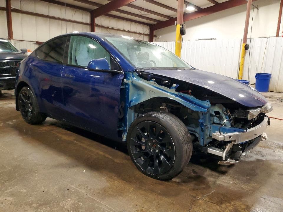 2023 TESLA MODEL Y 4