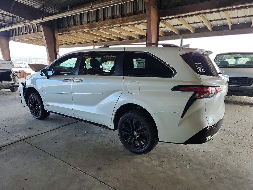 2021 TOYOTA SIENNA LIMITED 7-PASSENGER 2