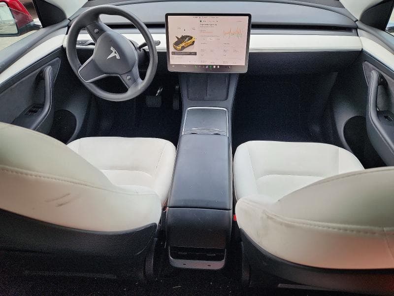 2025 TESLA MODEL Y 8
