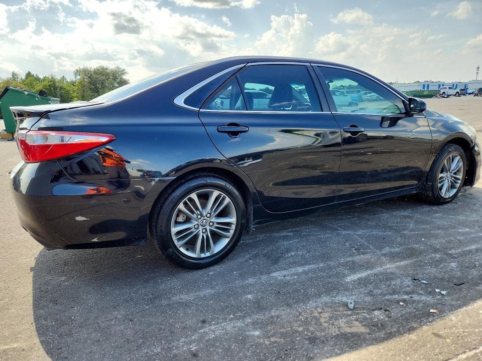 2017 TOYOTA CAMRY SE 3