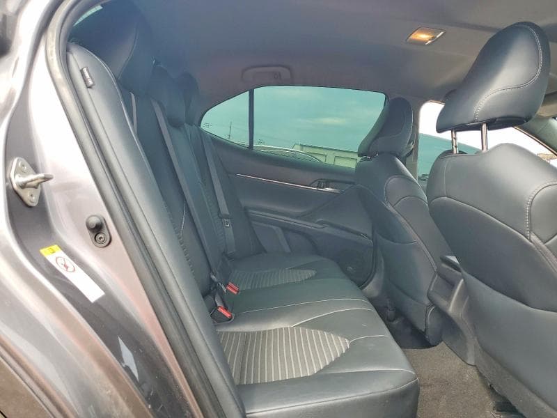 2019 TOYOTA CAMRY SE 10
