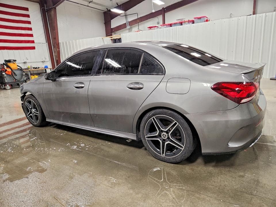 2019 MERCEDES-BENZ A 220 2