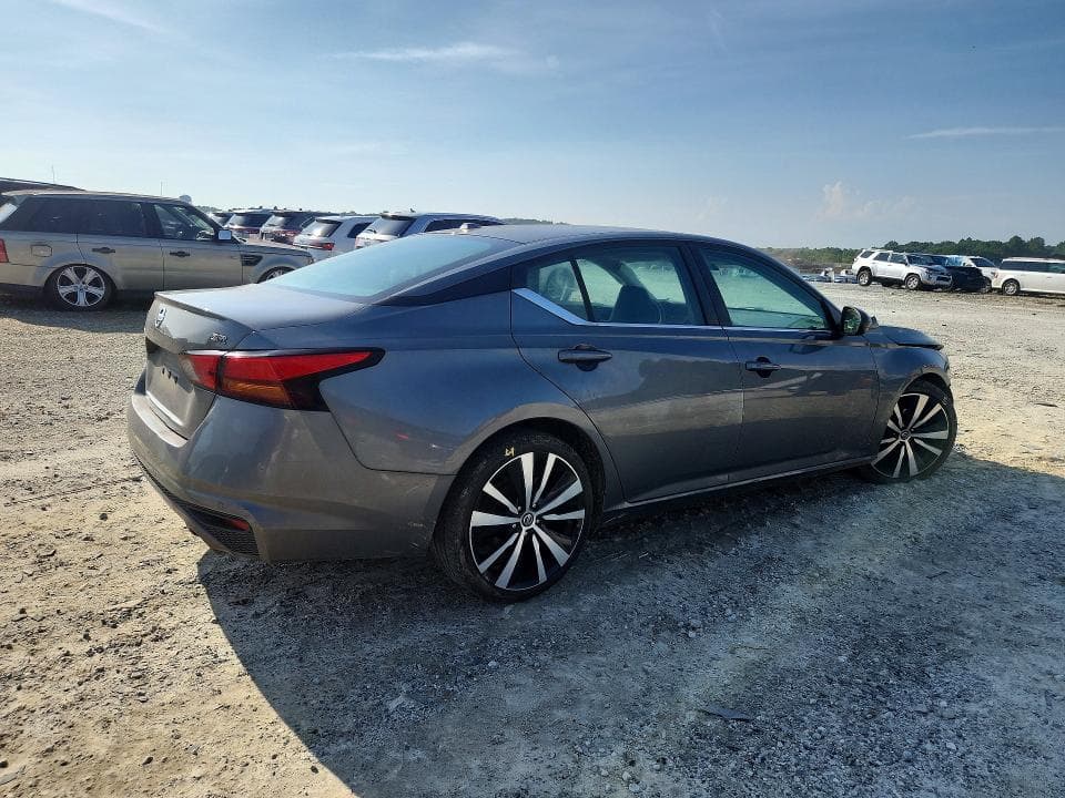 2021 NISSAN ALTIMA SR 3