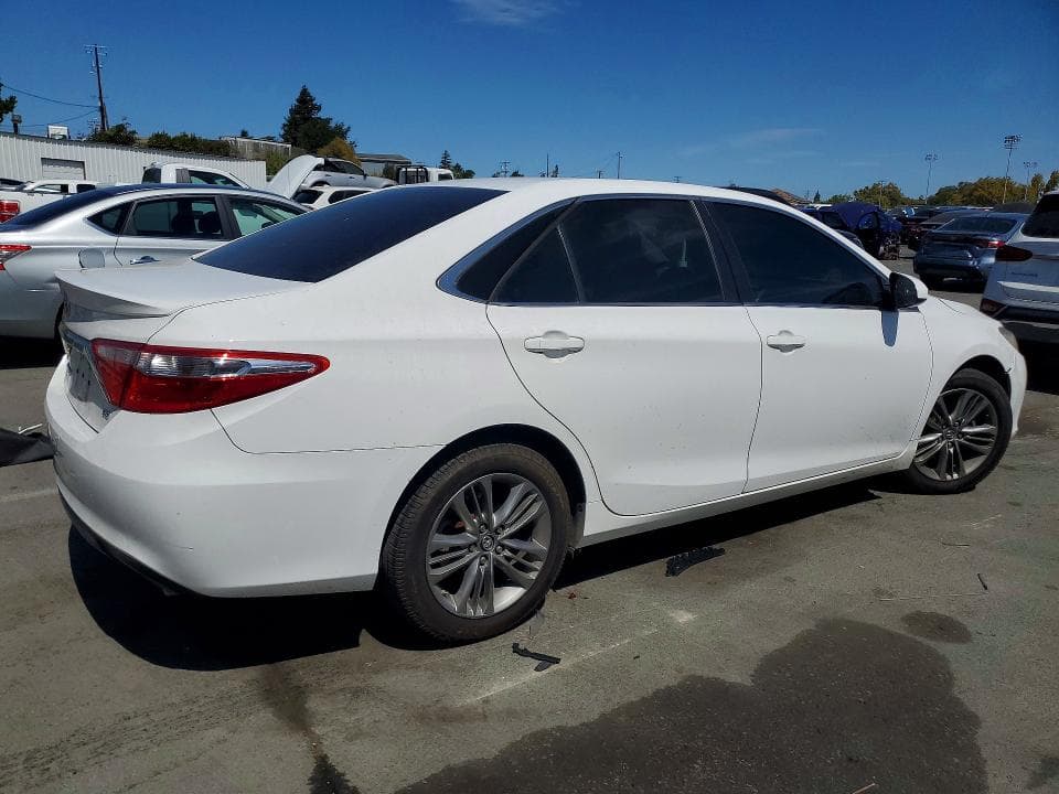 2017 TOYOTA CAMRY SE 3