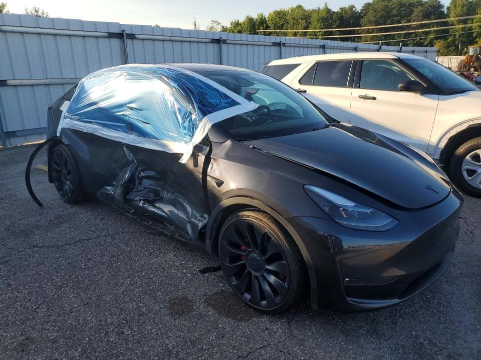 2024 TESLA MODEL Y 4