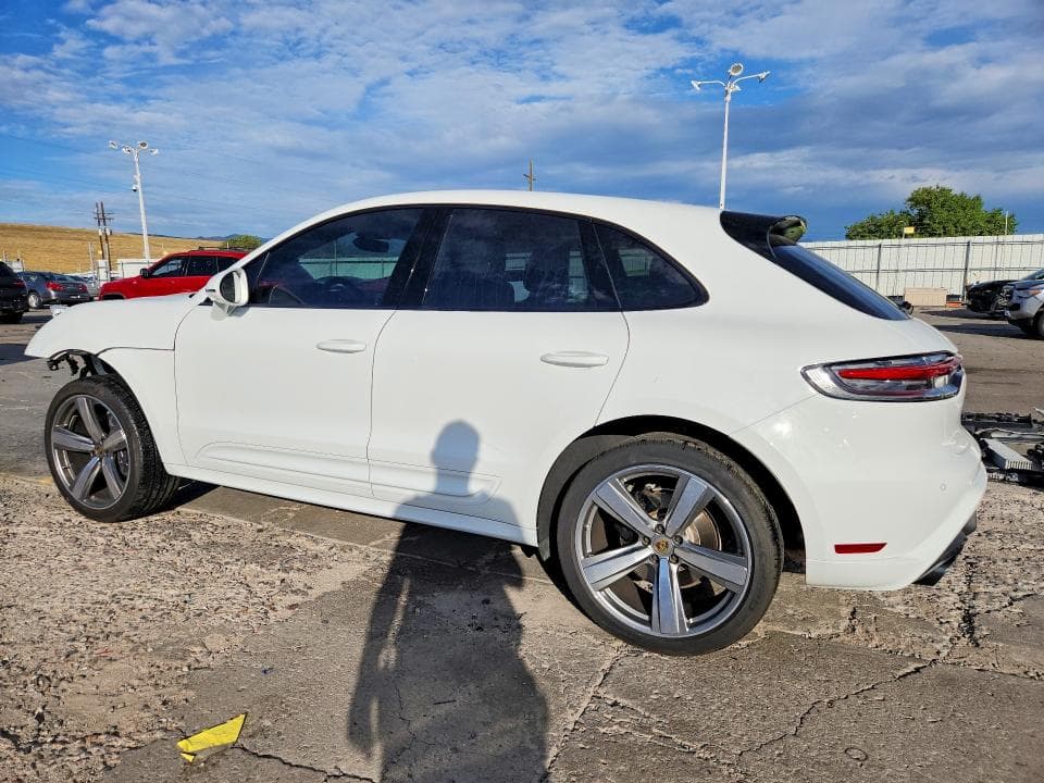2024 PORSCHE MACAN BASE 2