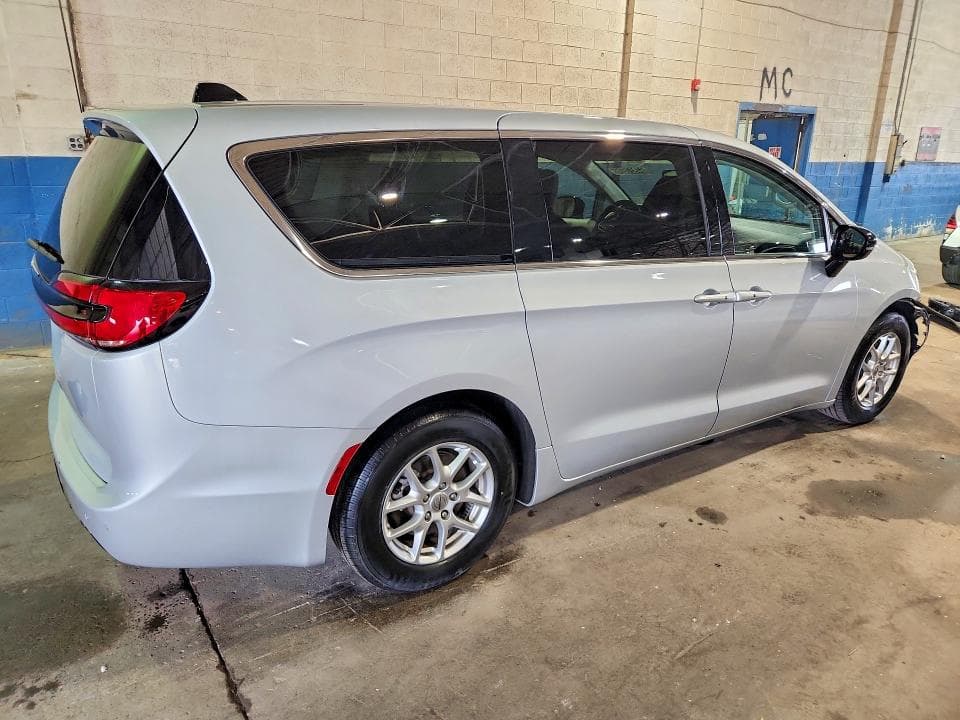2024 CHRYSLER PACIFICA TOURING L 3