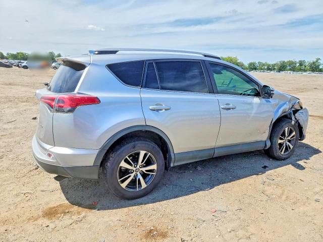 2018 TOYOTA RAV4 XLE 3