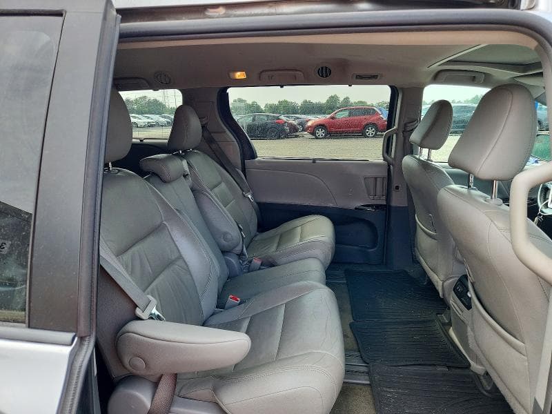 2018 TOYOTA SIENNA XLE 8-PASSENGER 11