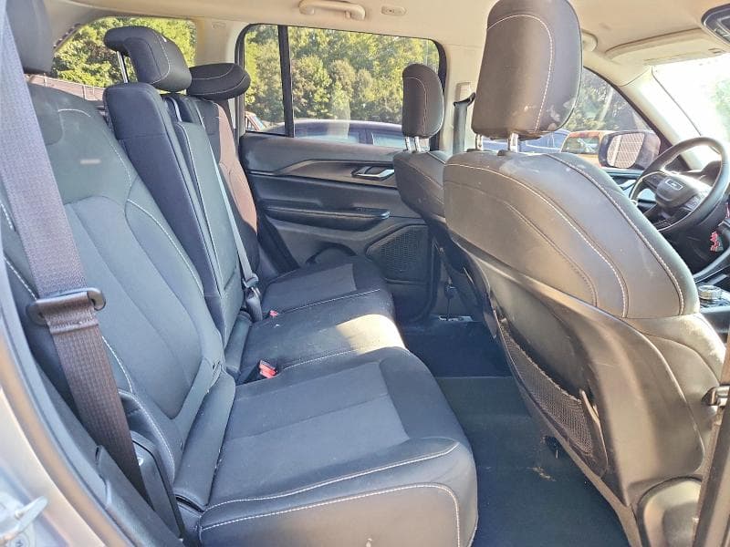 2023 JEEP GRAND CHEROKEE LAREDO 11