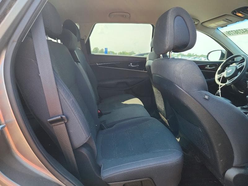 2017 KIA SORENTO LX V6 11