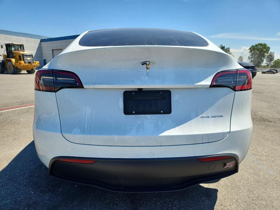 2024 TESLA MODEL Y 6