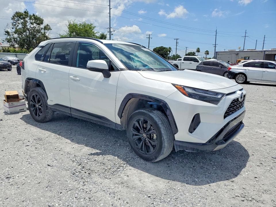 2023 TOYOTA RAV4 SE 4