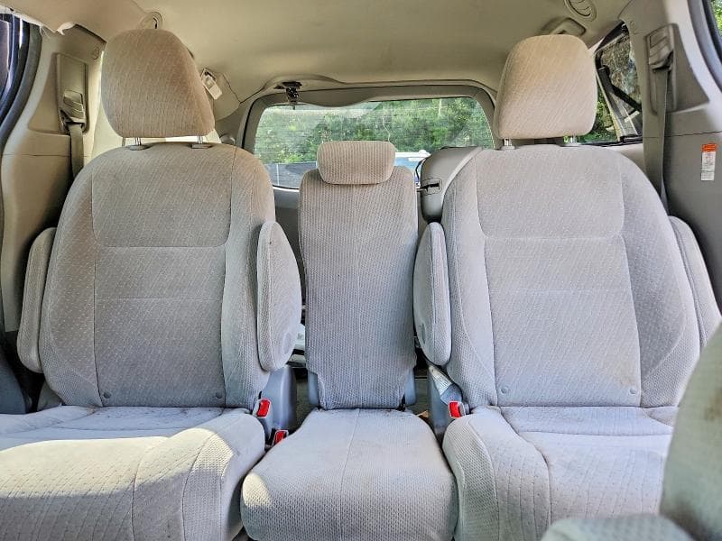 2017 TOYOTA SIENNA LE 10
