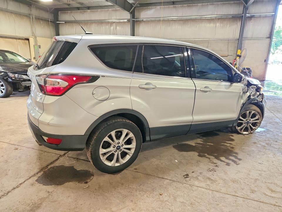 2017 FORD ESCAPE SE 3