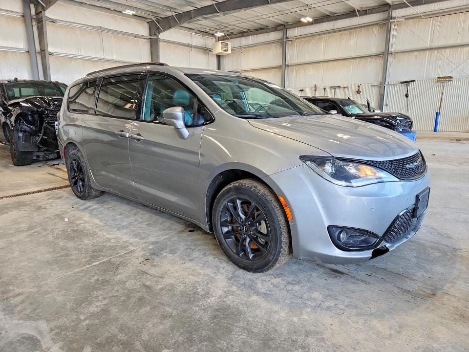 2020 CHRYSLER PACIFICA TOURING L 4