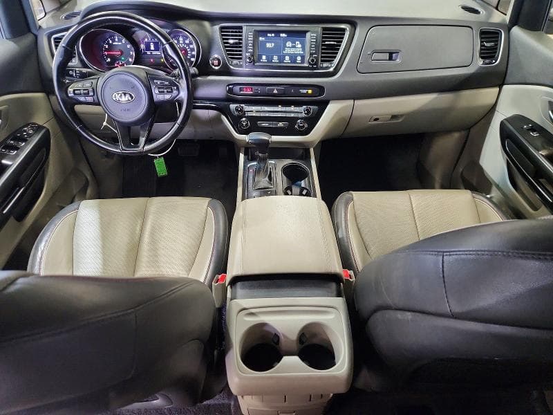 2017 KIA SEDONA LX 8