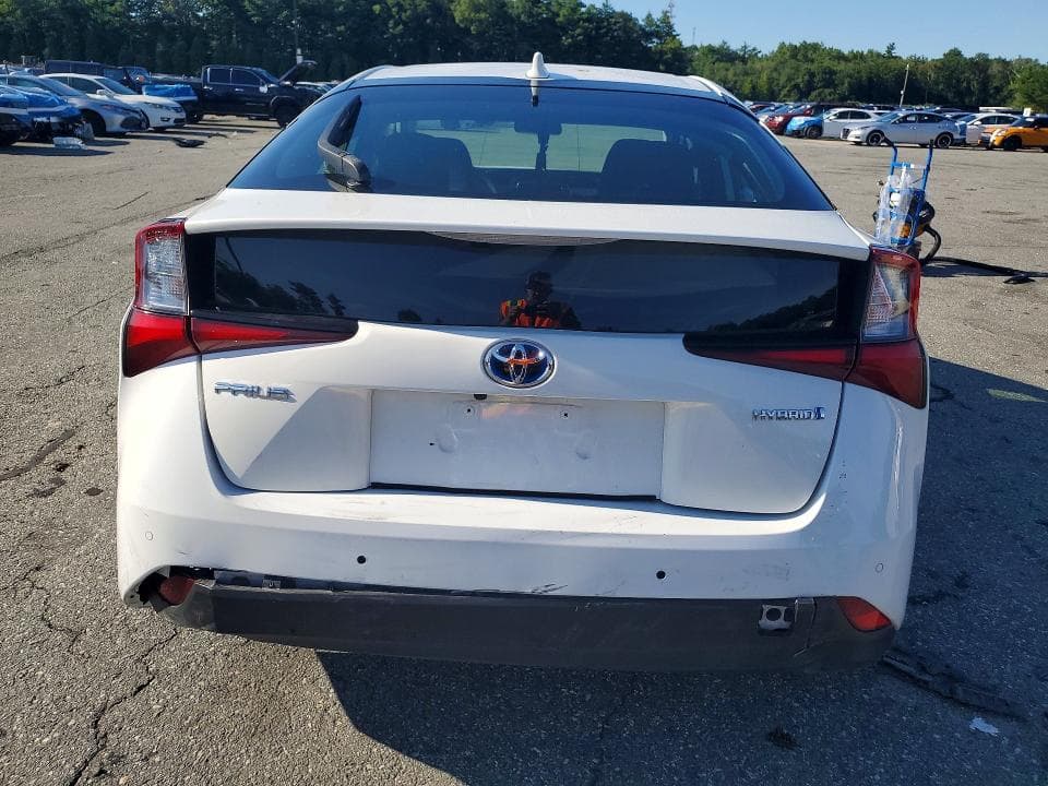 2021 TOYOTA PRIUS LE 6