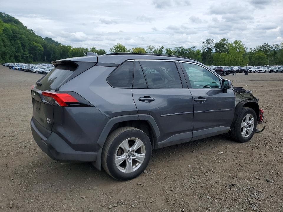2020 TOYOTA RAV4 XLE 3