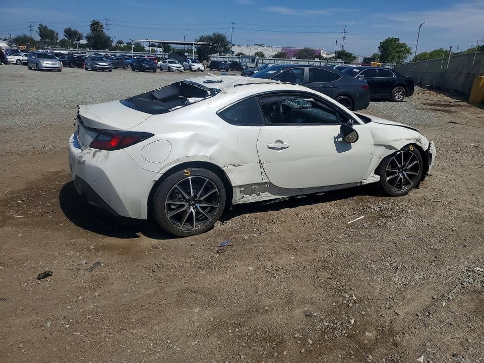 2024 TOYOTA GR86 BASE 3