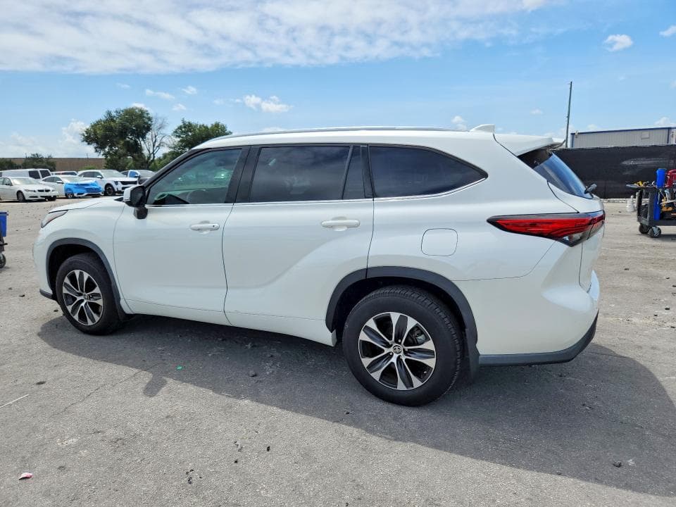 2020 TOYOTA HIGHLANDER XLE 2
