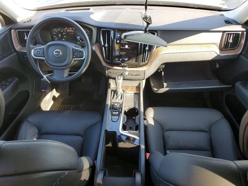 2021 VOLVO XC60 T5 MOMENTUM 8