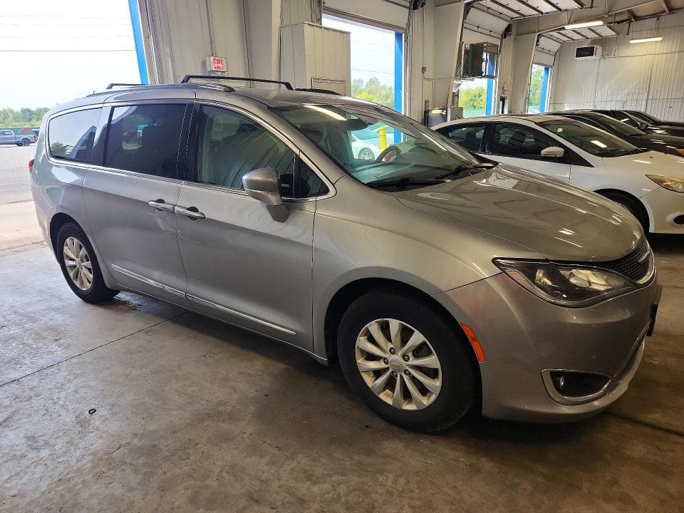 2019 CHRYSLER PACIFICA TOURING L 4