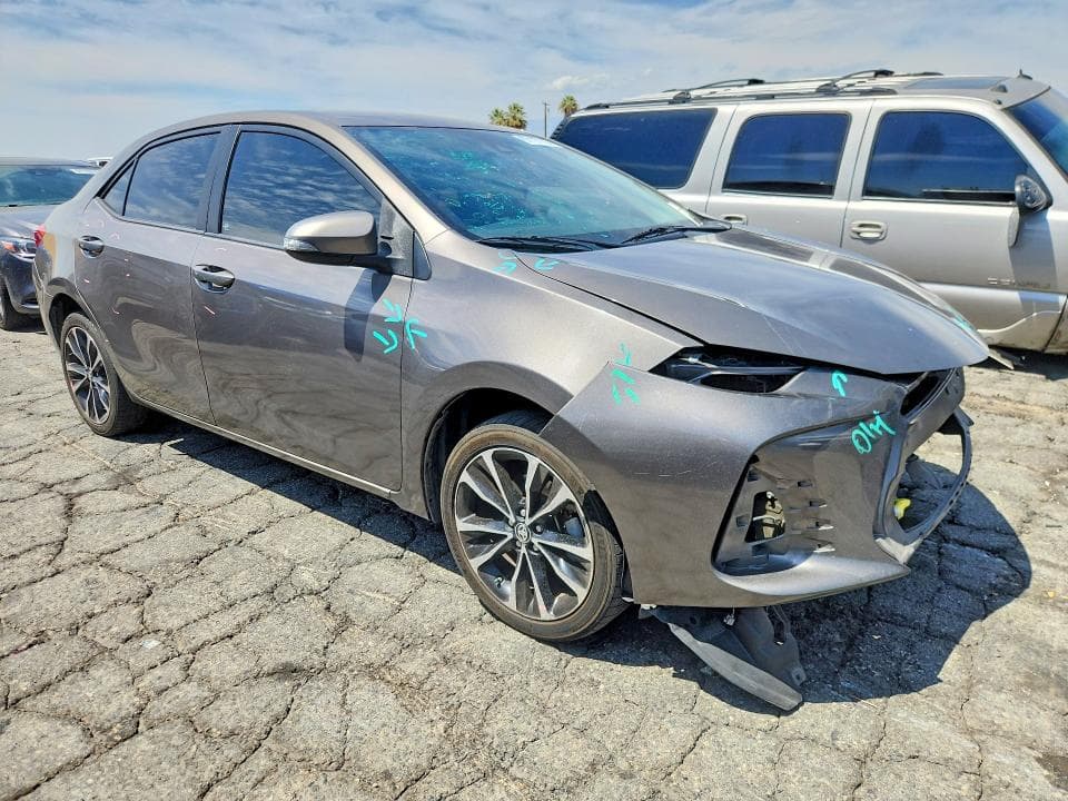 2017 TOYOTA COROLLA SE 4