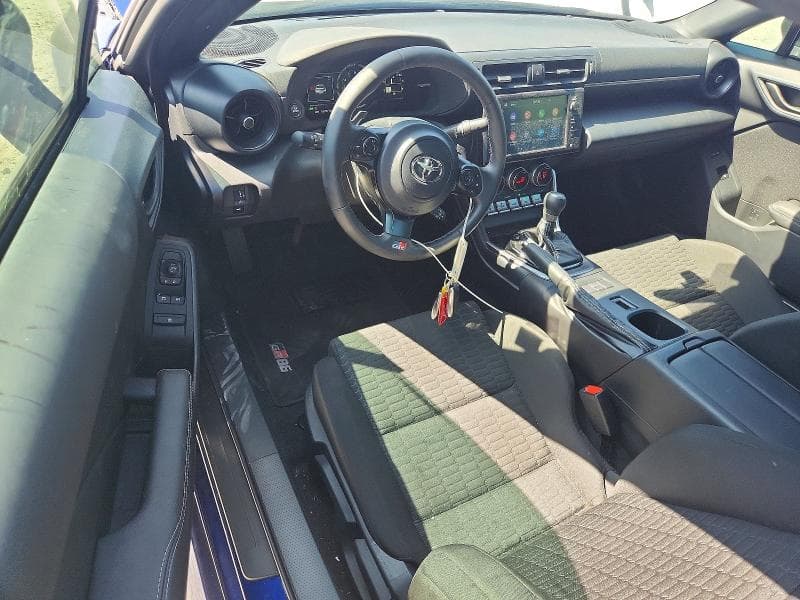 2025 TOYOTA GR86 BASE 8