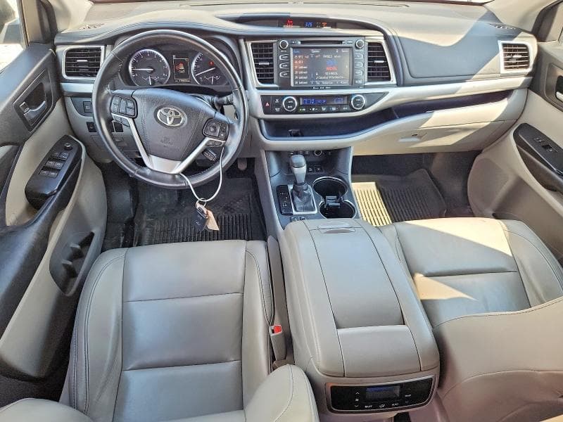 2017 TOYOTA HIGHLANDER XLE 8