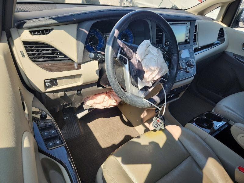2018 TOYOTA SIENNA XLE 7-PASSENGER 8