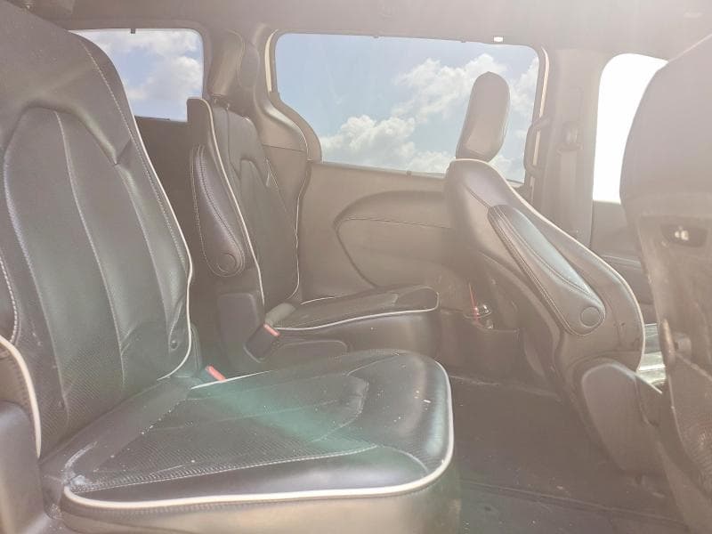 2023 CHRYSLER PACIFICA LIMITED 10