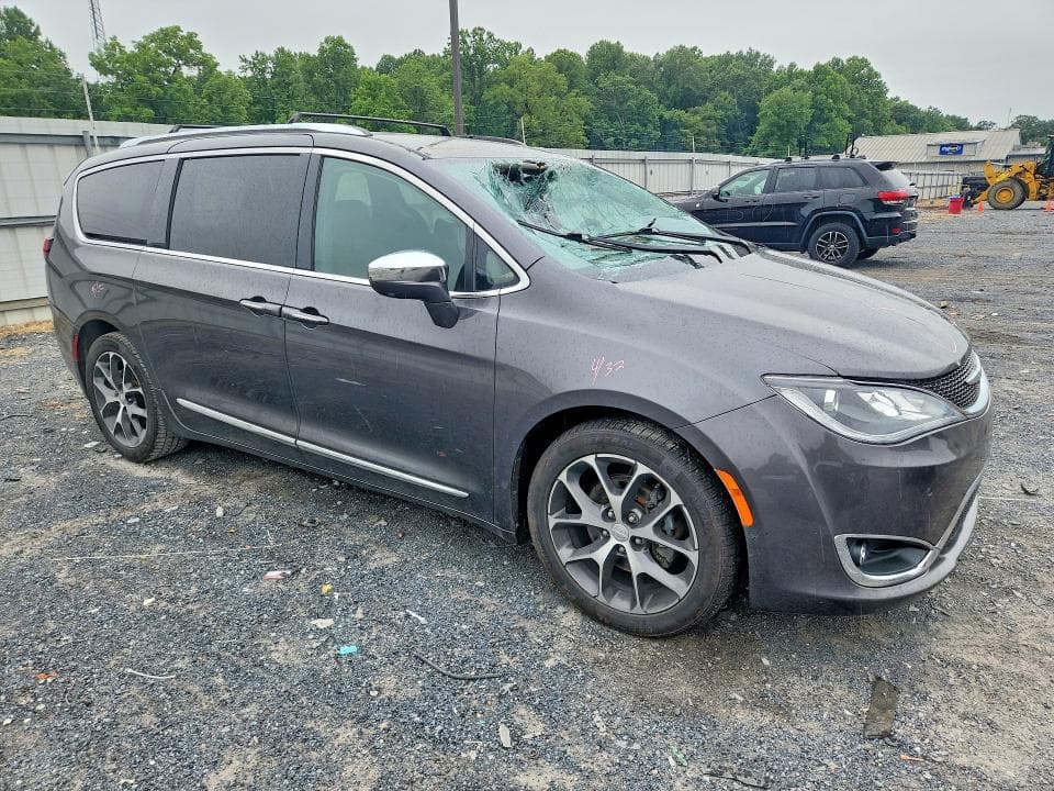 2018 CHRYSLER PACIFICA LIMITED 4