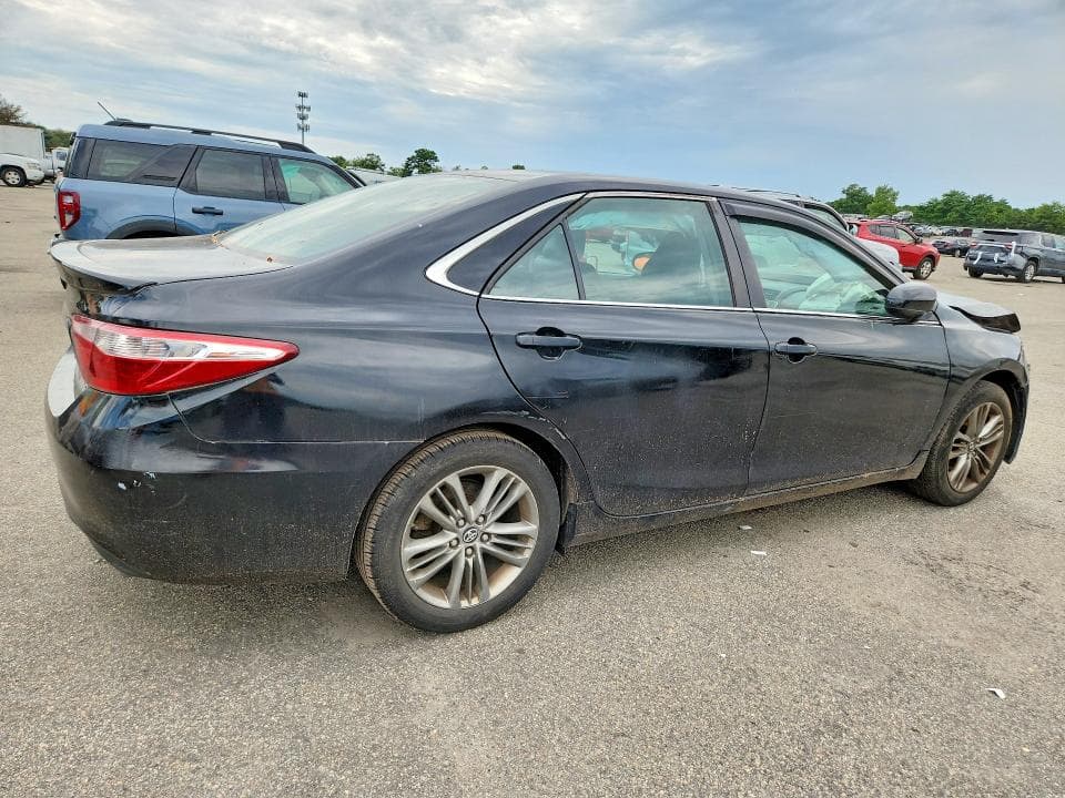 2017 TOYOTA CAMRY SE 3